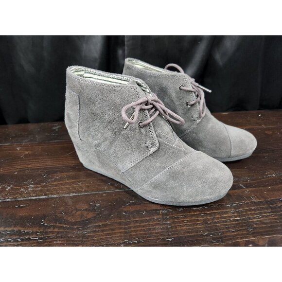 EUC TOMS Desert Wedge Gray Suede Lace-Up Booties/Sz. 6M - Picture 3 of 9
